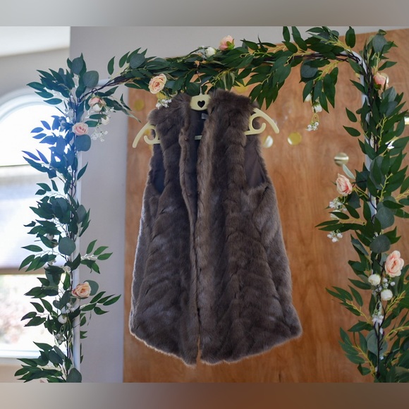 H&M faux fur vest, size 2, brown - Picture 7 of 9